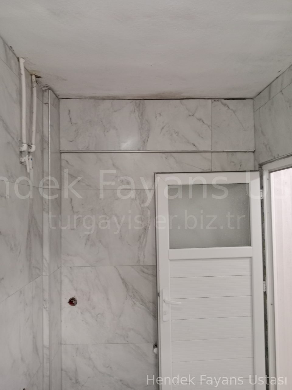 Modern banyo fayans ve seramik uygulaması